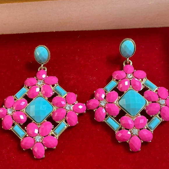 unbranded Jewelry - Acrylic Floral Pierced Earrings